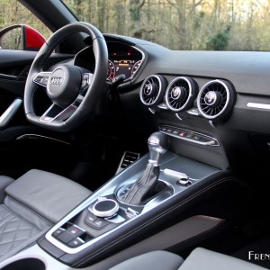 Photo poste de conduite Audi TT Roadster (2015) – 2.0 TFSI 230