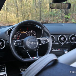 Photo volant cuir Audi TT Roadster (2015) – 2.0 TFSI 230