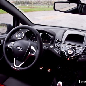 Photo cockpit Ford Fiesta ST (2015)