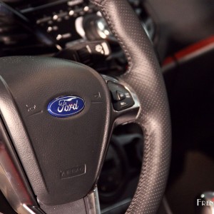 Photo détail volant Ford Fiesta ST (2015)