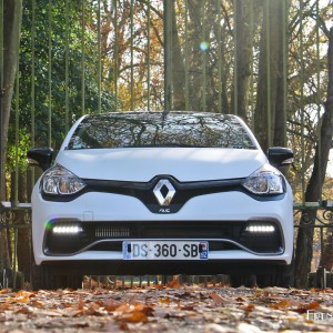 Photo face avant Renault Clio RS 220 EDC Trophy (2015)