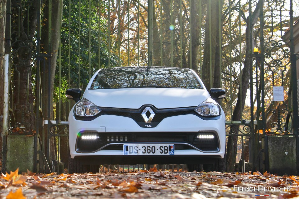 Photo face avant Renault Clio RS 220 EDC Trophy (2015)