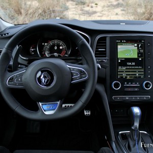 Photo poste de conduite Renault Mégane 4 GT (2015)