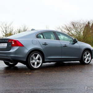 Photo 3/4 arrière Volvo S60 D3 Xenium (2015) – 2.0 l diesel 150