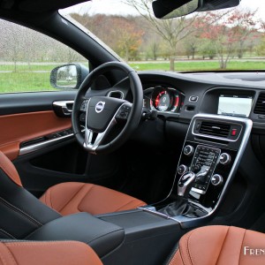 Photo intérieur cuir Volvo S60 D3 Xenium (2015) – 2.0 l diesel