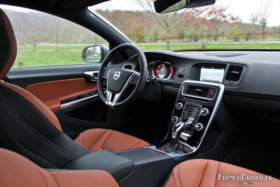 Photo intérieur cuir Volvo S60 D3 Xenium (2015) - 2.0 l diesel