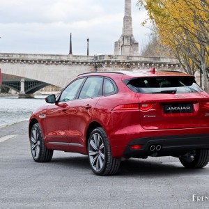 Photo 3/4 arrière Jaguar F-Pace (2016)