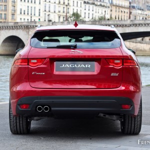 Photo face arrière Jaguar F-Pace (2016)