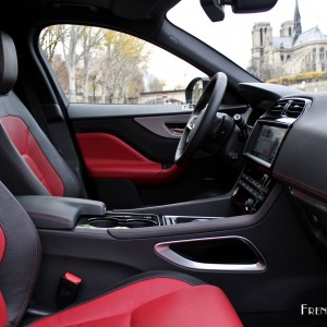 Photo intérieur cuir Jaguar F-Pace (2016)