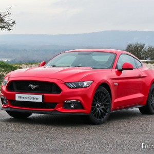 Photo 3/4 avant Ford Mustang GT V8 Fastback (2015)