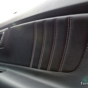 Photo détail panneau porte cuir Ford Mustang (2015)
