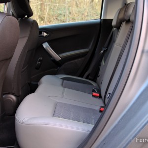 Photo banquette arrière Peugeot 208 1.6 BlueHDi 100 BVM5