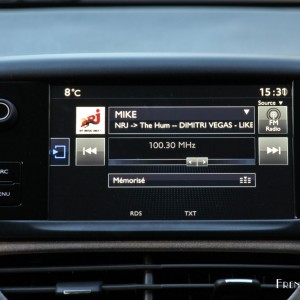 Photo écran tactile multimédia Peugeot 208 1.6 BlueHDi 100 BVM