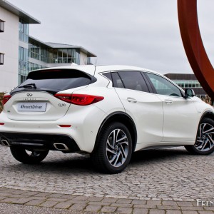 Photo 3/4 arrière Infiniti Q30 (2016)