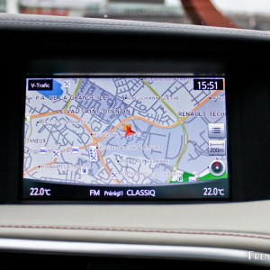 Photo navigation GPS écran tactile Infiniti Q30 (2016)