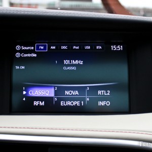 Photo radio écran tactile Infiniti Q30 (2016)