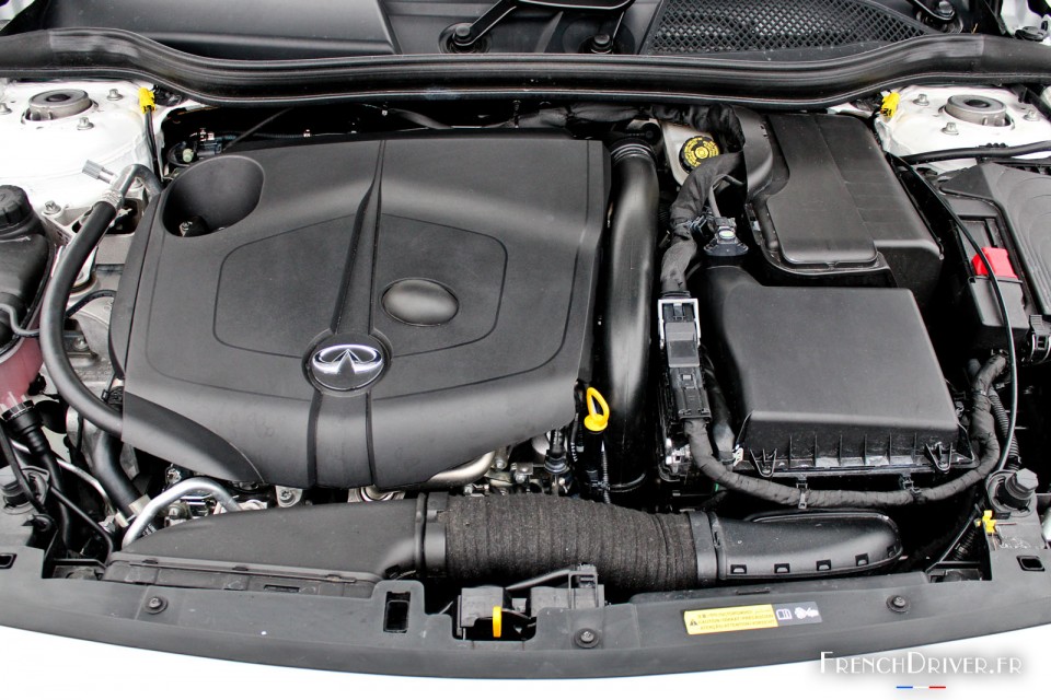 Photo moteur diesel 2.2 d 170 ch AWD Infiniti Q30 (2016)