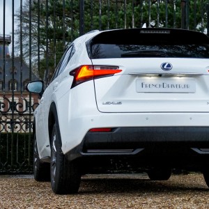 Photo face arrière Lexus NX 300h (2016)