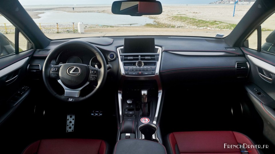 Photo tableau de bord Lexus NX 300h (2016)