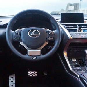 Photo volant Lexus NX 300h (2016)