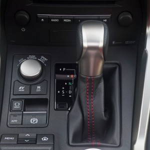 Photo levier boîte de vitesses Lexus NX 300h (2016)