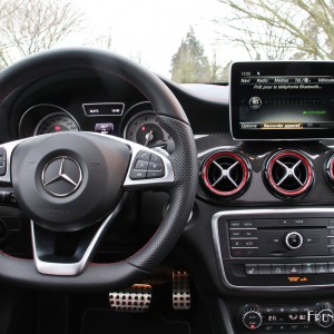 Photo poste de conduite Mercedes Benz CLA Shooting Brake (2016)