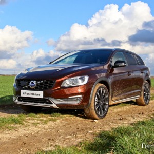 Photo 3/4 avant Volvo V60 Cross Country (2016)