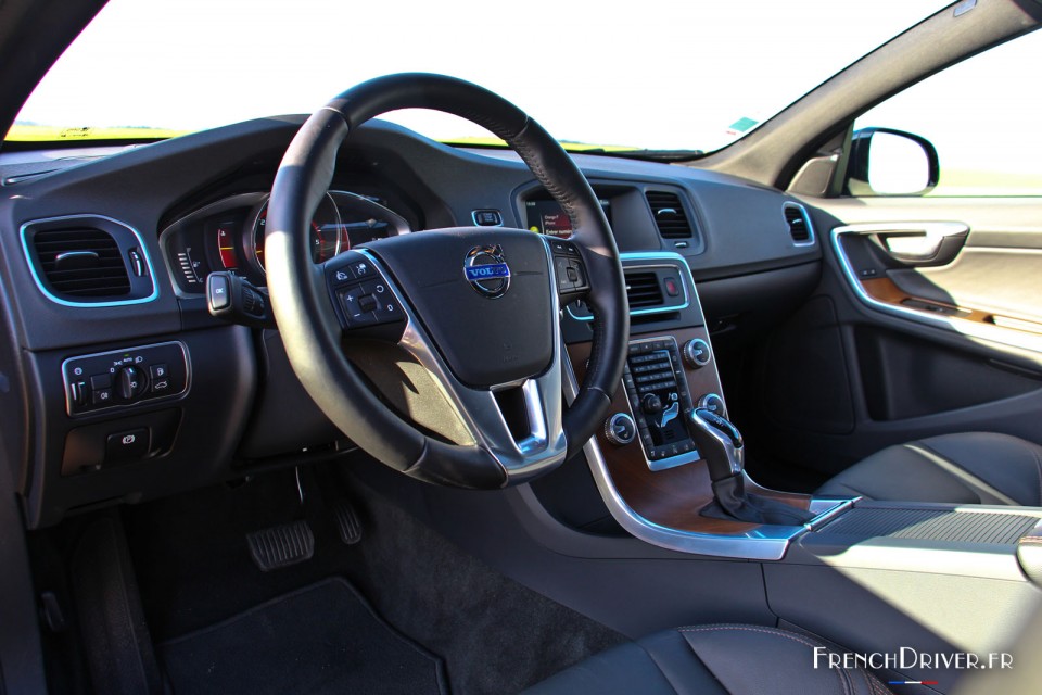Photo intérieur cuir Volvo V60 Cross Country (2016)