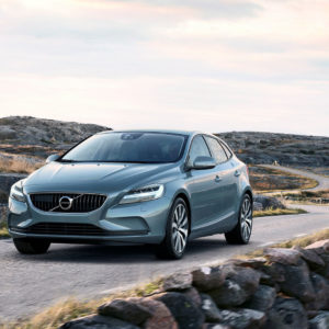 Photo officielle Volvo V40 T4 Momentum restylée (2016)