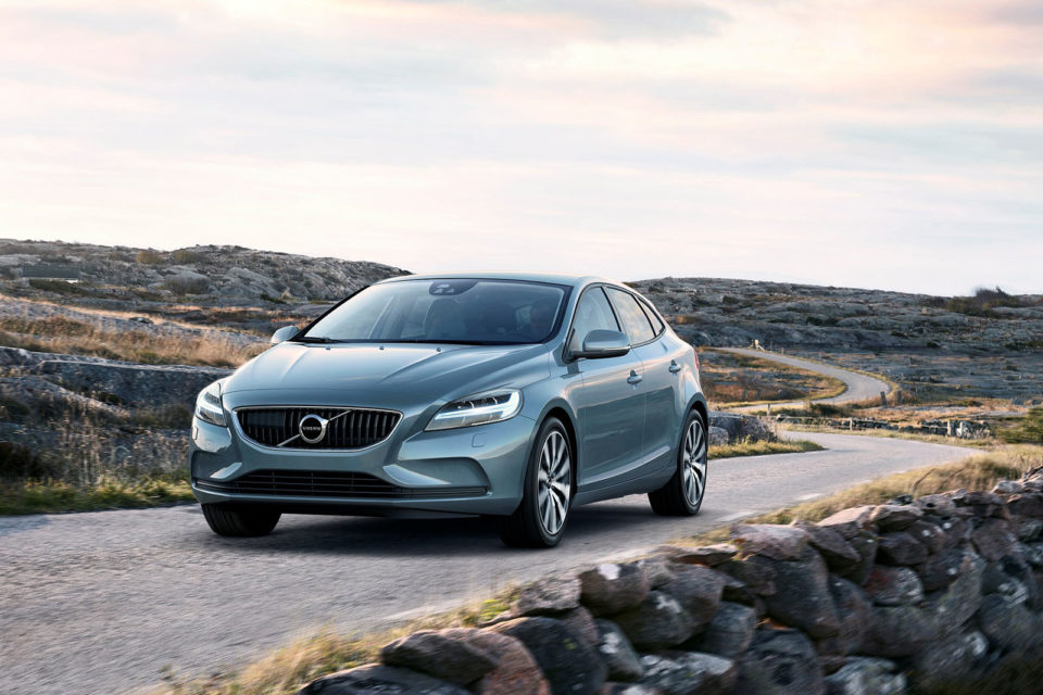 Photo officielle Volvo V40 T4 Momentum restylée (2016)