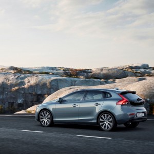 Photo officielle Volvo V40 T4 Momentum restylée (2016)