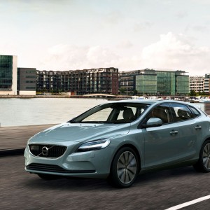 Photo officielle Volvo V40 T4 Momentum restylée (2016)