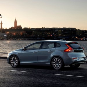 Photo officielle Volvo V40 T4 Momentum restylée (2016)