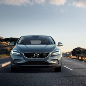 Photo officielle Volvo V40 T4 Momentum restylée (2016)