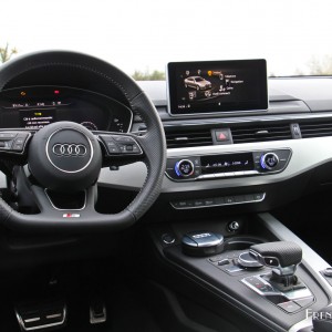 Photo volant nouvelle Audi A4 (2016)