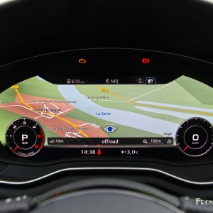 Photo combiné Navigation GPS nouvelle Audi A4 (2016)