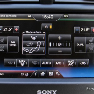 Photo climatisation écran tactile SYNC 2 Ford Mondeo Vignale Hy