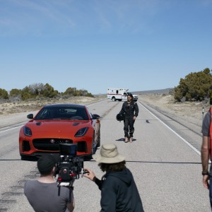 Photo officielle Jaguar F-Type SVR et Michelle Rodriguez (2016)