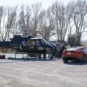 Photo officielle Jaguar F-Type SVR et Michelle Rodriguez (2016)