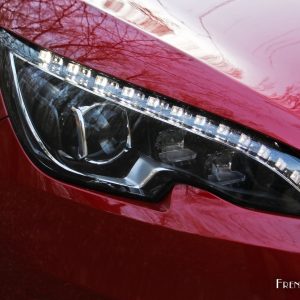 Photo feu avant Full LED Peugeot 308 GTi by Peugeot Sport (2015)