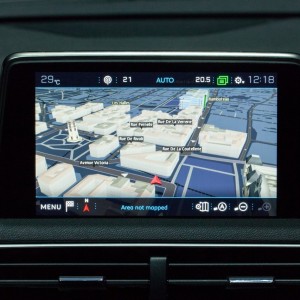 Photo écran tactile GPS 3D Peugeot i-Cockpit – Peugeot 3008 II
