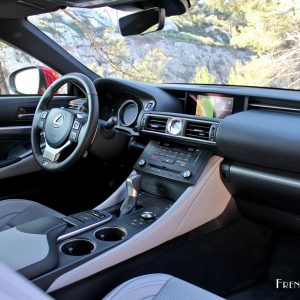 Photo intérieur cuir Lexus RC 300h F Sport (2016)