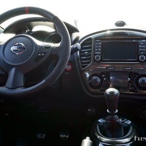 Photo volant cuir Alcantara Nissan Juke Nismo RS (2016)