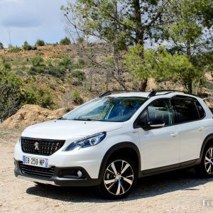 Photo 3/4 avant Peugeot 2008 restylée (2016)