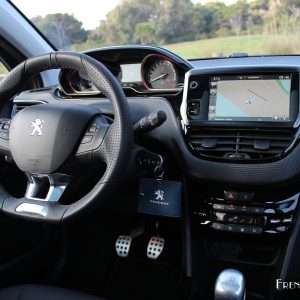 Photo intérieur i-Cockpit Peugeot 2008 restylée (2016)