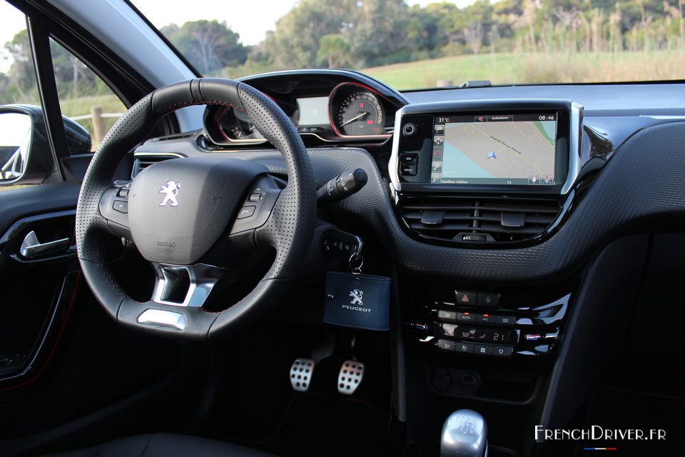 Photo intérieur i-Cockpit Peugeot 2008 restylée (2016)