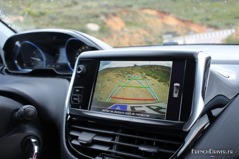 Photo écran tactile Peugeot 2008 restylée (2016)