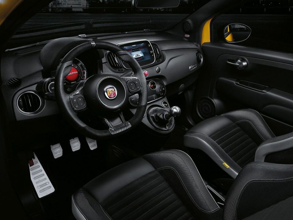 Photo officielle intérieur Nouvelle Abarth 595 (2016)