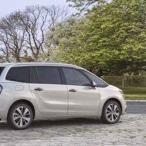 Photo 3/4 arrière nouveau Citroën Grand C4 Picasso (2016)