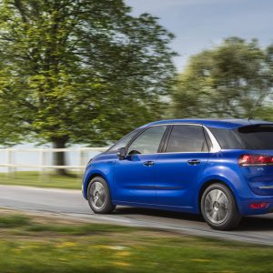 Photo 3/4 arrière dynamique nouveau Citroën C4 Picasso (2016)